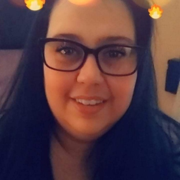 Meet your Posher, Courtney - Picture 1 of 1